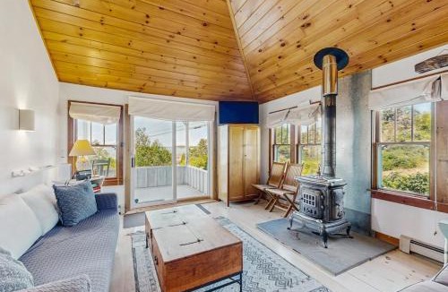 Spruce Head House | Lovely home with harbor views, gas grill, streaming, W/D, & gourmet range