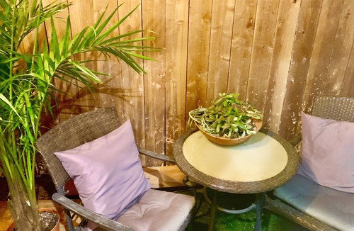 Valley Glen House | Lovely private cottage near studios