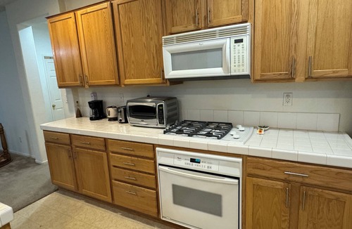 Hesperia House | Lovely Room in Hesperia Close to Highway 2