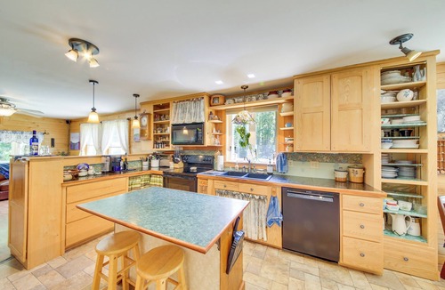 Belfast Cottage | Lovely Waldo Cottage Escape - Pet Friendly!