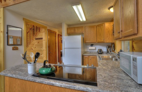 Rangeley House | Lupine Lodge - Adorable, newly renovated cottage, with water access and dock on Loon Lake