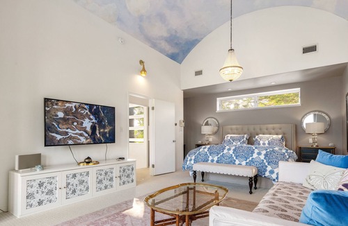 Mar Vista House | Lux 4 Bedroom West LA Zen Home Pool & Lounge & Peloton
