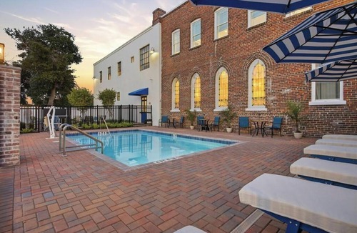 Downtown Jacksonville Apartment | Luxe 2BR 2BA at the Raven Pool OnSite Parking