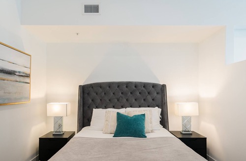 Historic Core Apartment | Luxe and Modern Studio, Centrally Located in DTLA, Self Check in, Two Story Gym
