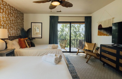 Yucaipa House | Luxe Hilltop Haven Spa, Game Room, Firepit & Views Sleeps 20