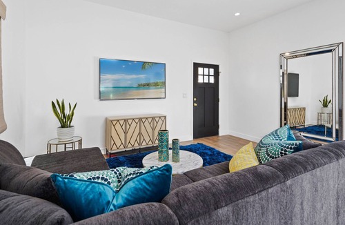 Crenshaw House | Luxe & Stylish Private House w/ Hot Tub near DTLA!