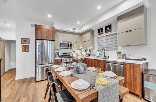 Sherman Oaks Apartment | Luxe Townhome | Newly-Built
