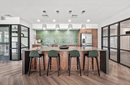Inner Belt Apartment | Luxurious 2BR - 2BA Apt at Hyatus