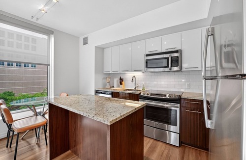 Seaport District Apartment | Luxurious 3 Bedroom Apartment in Seaport