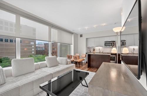 Fort Point Apartment | Luxurious 3 Bedroom Apartment in Seaport
