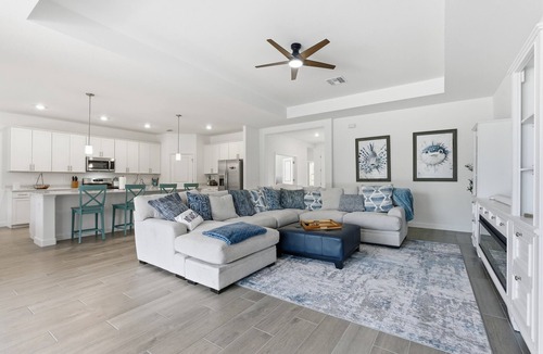 Braden River House | Luxurious 3 Bedroom House in Bradenton: Heated Pool, Hot Tub & Beach Access Near