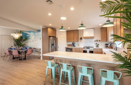 South Oceanside House | Luxurious 4BR ensuite, sauna, walk to beach & restaurants. 15 min to Legoland!