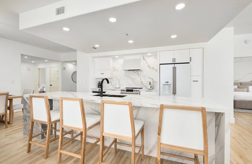 Thomas Drive Condo | Luxurious renovated Gulf-front condo with complimentary Beach Chair Service!