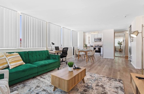 Downtown Apartment | Luxurious & Spacious 1Bed 1Bath Apt In Santa Monica