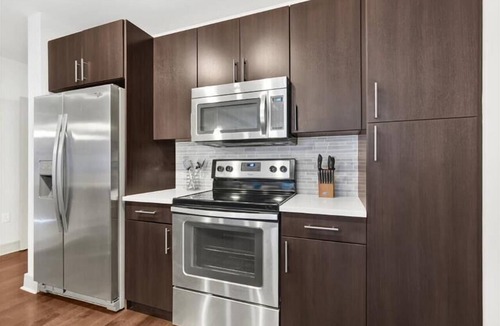 Seaport District Apartment | Luxury 1BR | Full Kitchen | Work Desk & WiFi | by GLS