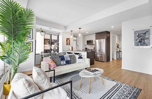 Shawmut Apartment | Luxury 2BR Apt in Boston: Pool, Gym