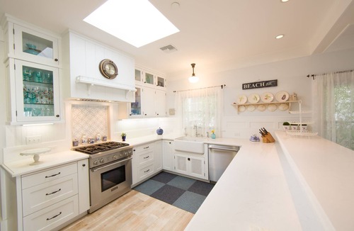 Ocean Park Bed & Breakfast | Luxury 4-Bedroom, 4-Bath Family Vacation Home on Ocean Ave., Pacific Ocean view