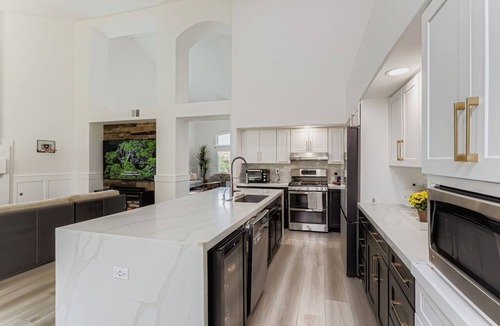 Green Valley North House | Luxury 4BR Executive Home with Private Pool,30+ Day Stays