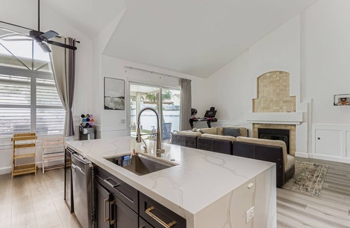 Green Valley North House | Luxury 4BR Executive Home with Private Pool,30+ Day Stays