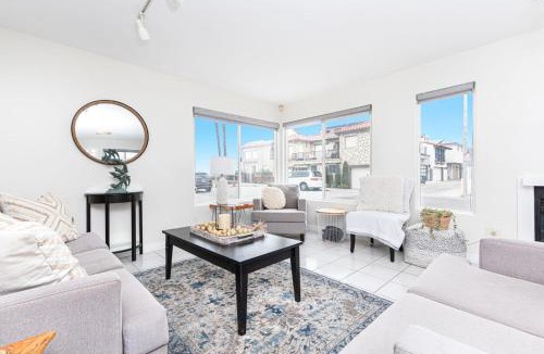 Santa Ana Heights House | Luxury 4Br W Ac, Rooftop Deck, And Stunning Ocean Views By Beachview Rentals