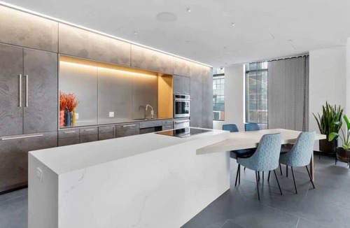 East Cambridge Apartment | Luxury Apartment w King Bed, Shared Pool & Rooftop