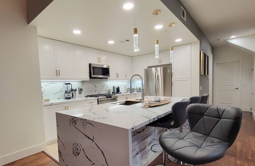 Airport Area House | LUXURY ARTISTIC TOWNHOUSE & LOFT W/PRIME VIEW & LOCATION