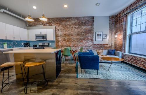 Downtown Boston Apartment | Luxury at 3br 2ba 200mbps Internet