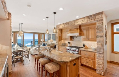South Oceanside House | Luxury Beachfront, Listen to Waves, Enjoy Views
