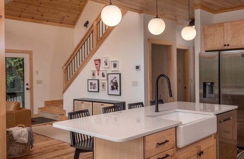Sunday River Area Ski Chalet | Luxury Chalet | Hot Tub | Minutes to Sunday River
