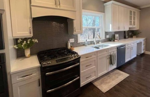 Solon Mills House | Luxury Executive Retreat | Gym & Dual Office