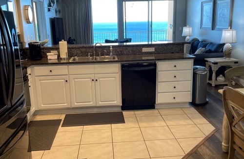 Lower Grand Lagoon Condo | Luxury 'home away from home' with a gulf front view - Beach Service Included!