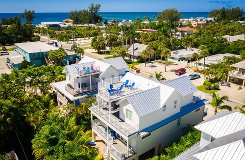 Anna Maria House | Luxury Home with Pool, Rooftop Deck, and Gulf Views! 1.5 Blocks to Beach