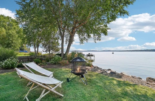 Middleton House | Luxury Lakeside Oasis