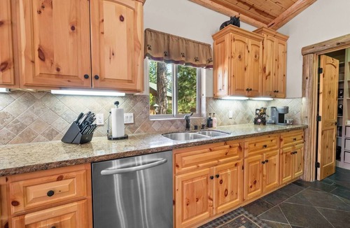 Eagle Mountain Estates House | Luxury Lodge Spacious Modern Hot Tub
