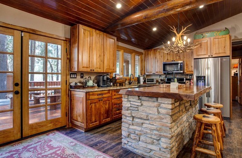 Winter Park Cabin | Luxury Log Lodge- EV, Game Room, Dogs, SPA, AC, Fenced Acre, Fire Pit, Fireplace