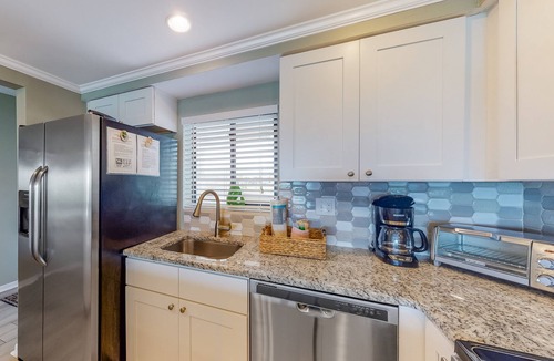 Miramar Beach Condo | Luxury, oceanfront condo with outdoor pool & patio - snowbird-friendly