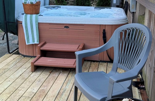 Albrightsville Ski Chalet | Luxury Poconos Chalet - Hot Tub, Fire Pit, Wineries , Breweries & Pet-Friendly!