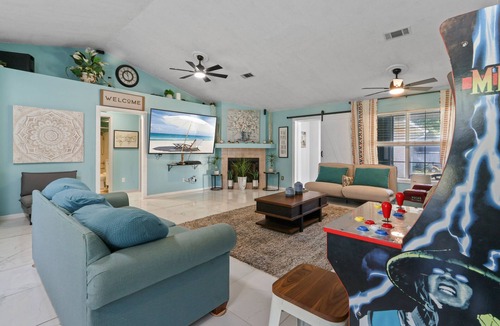 Pensacola Heights House | Luxury Recliner 4bd/3ba home in Pensacola Florida