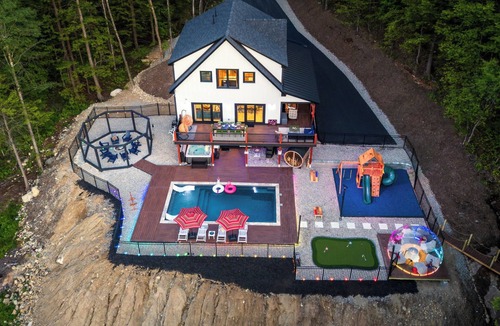 Sunday River Area House | Luxury Retreat | 5 mins to slopes, Dome, Spa & Breathtaking Views, Sleeps20