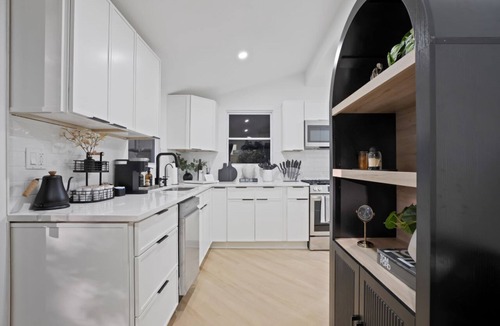 Yorkville House | Luxury Riverfront Retreat w/Game Room + Fire Pit