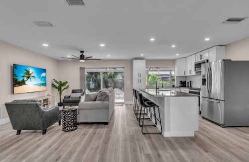 Gulf Gate Woods House | Luxury Short-Term Rental in Gulf Gate Woods – Minutes from Siesta Key!