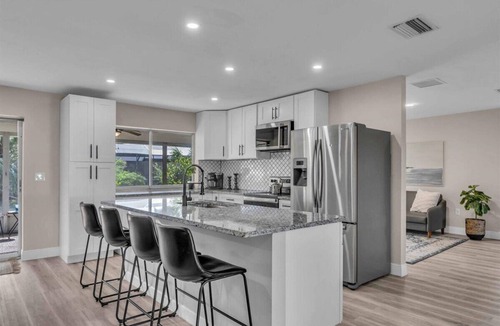 Gulf Gate Woods House | Luxury Short-Term Rental in Gulf Gate Woods – Minutes from Siesta Key!