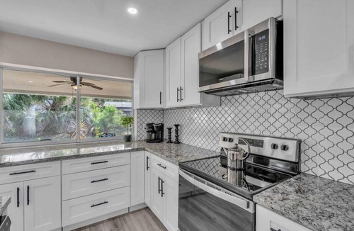 Gulf Gate Woods House | Luxury Short-Term Rental in Gulf Gate Woods – Minutes from Siesta Key!