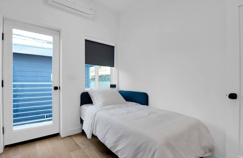 Palms House | Luxury Urban Villa - 3bd/3ba with private rooftop