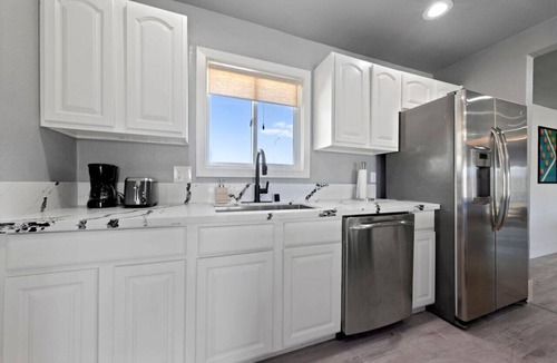 Paradise House | Luxury Vegas Getaway Pickleball, Pool & Game Room!