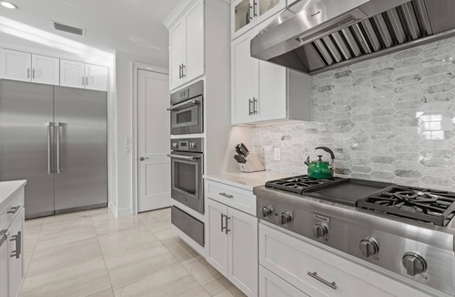 Jacksonville Beach House | Luxury Villa 4 Bedrooms & 4.5 Bathrooms Easy Walk to Beach & Dining