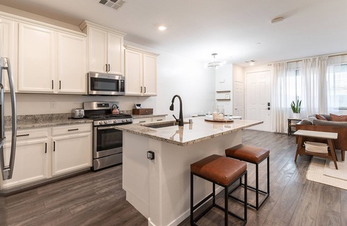 Rhodes Ranch House | Madori Vista in the Prominent Southwest. 31+ days only