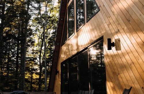 Freeport Cabin | Maine Frame: Cozy Retreat in the Freeport Woods