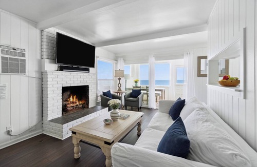 Eastern Malibu Condo | Malibu, Carbon Beach - Oceanfront Suite Seven