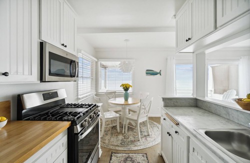 Eastern Malibu Condo | Malibu, Carbon Beach - Oceanfront Suite Three